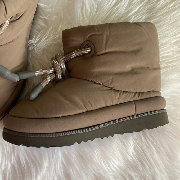 ❄️ UGG Kid Classic Maxi Short sz 3 - Picture 2 of 14